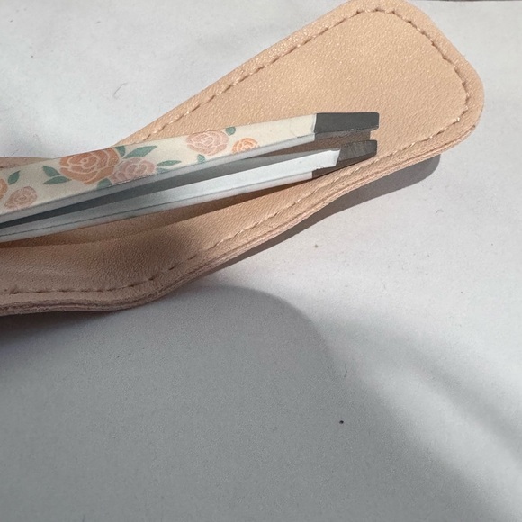 🌸✨ Summer & Rose Tweezer with Carrying Case – Pretty & Precise! ✨🌸 - Picture 11 of 16